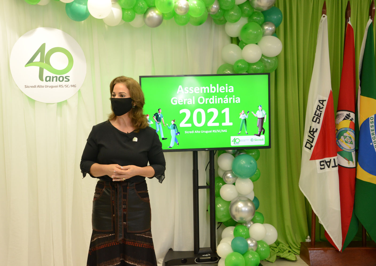 Presidente Angelita Cadoná realizando a abertura da Assembleia GEral Ordinária 2021