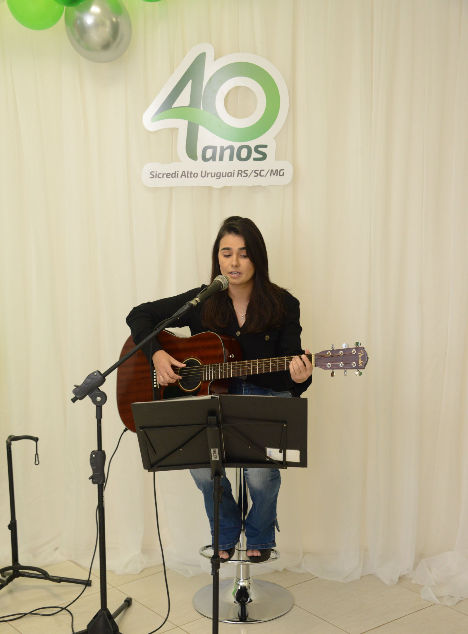 Cantora Naiara Duarte