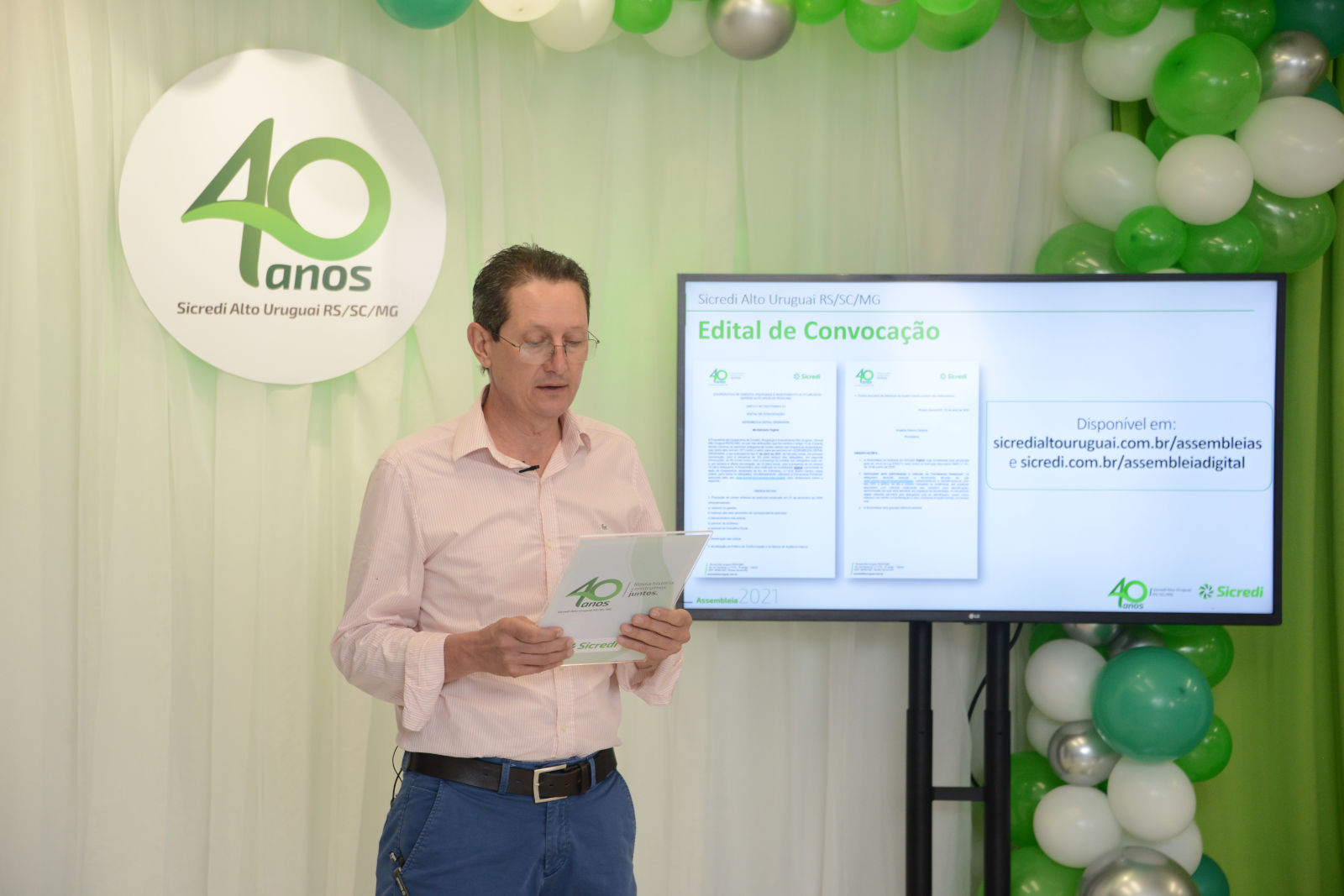Vice-presidente Sergio Triches lendo o edital de convocação